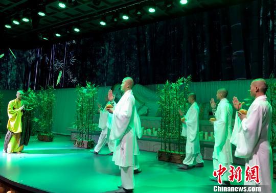 圖為鑒真東渡禪茶秀首演儀式揚(yáng)州舉行。 崔佳明 攝